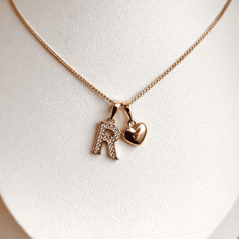 COLLAR LETRA R Y CORAZON BAÑADO EN ORO ROSA 18 KILATES