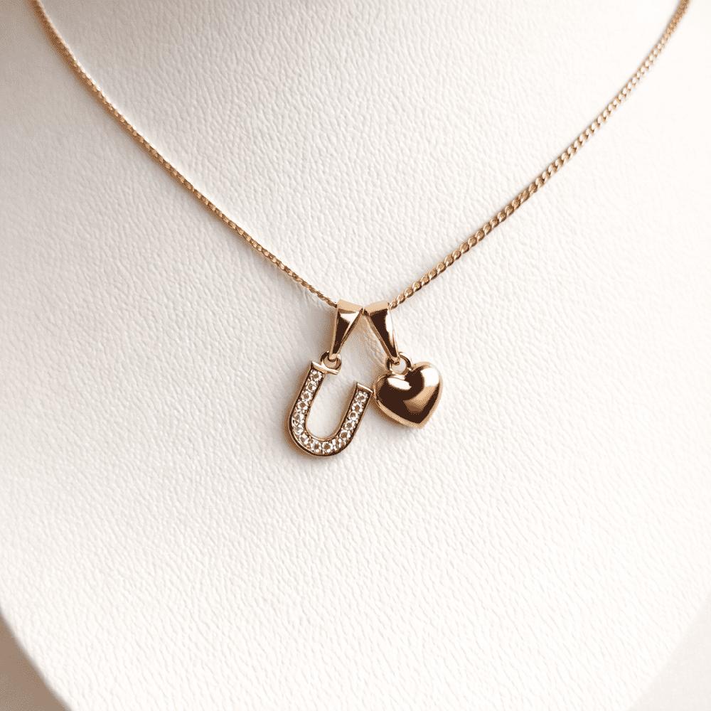 COLLAR LETRA U Y CORAZON BAÑADO EN ORO ROSA 18 KILATES