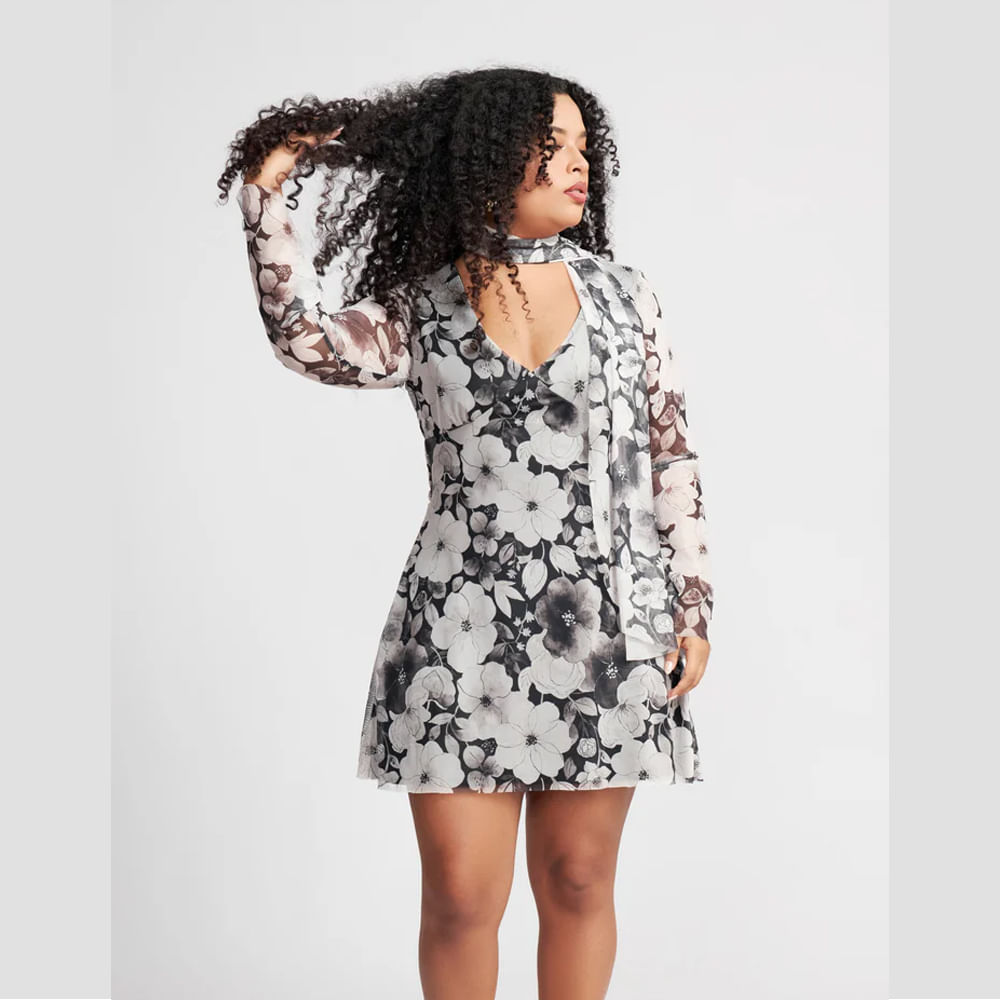Vestido de Tul Sheraly con Chal Black flowers - L Vestido de Tul Sheraly con Chal Black flowers - L