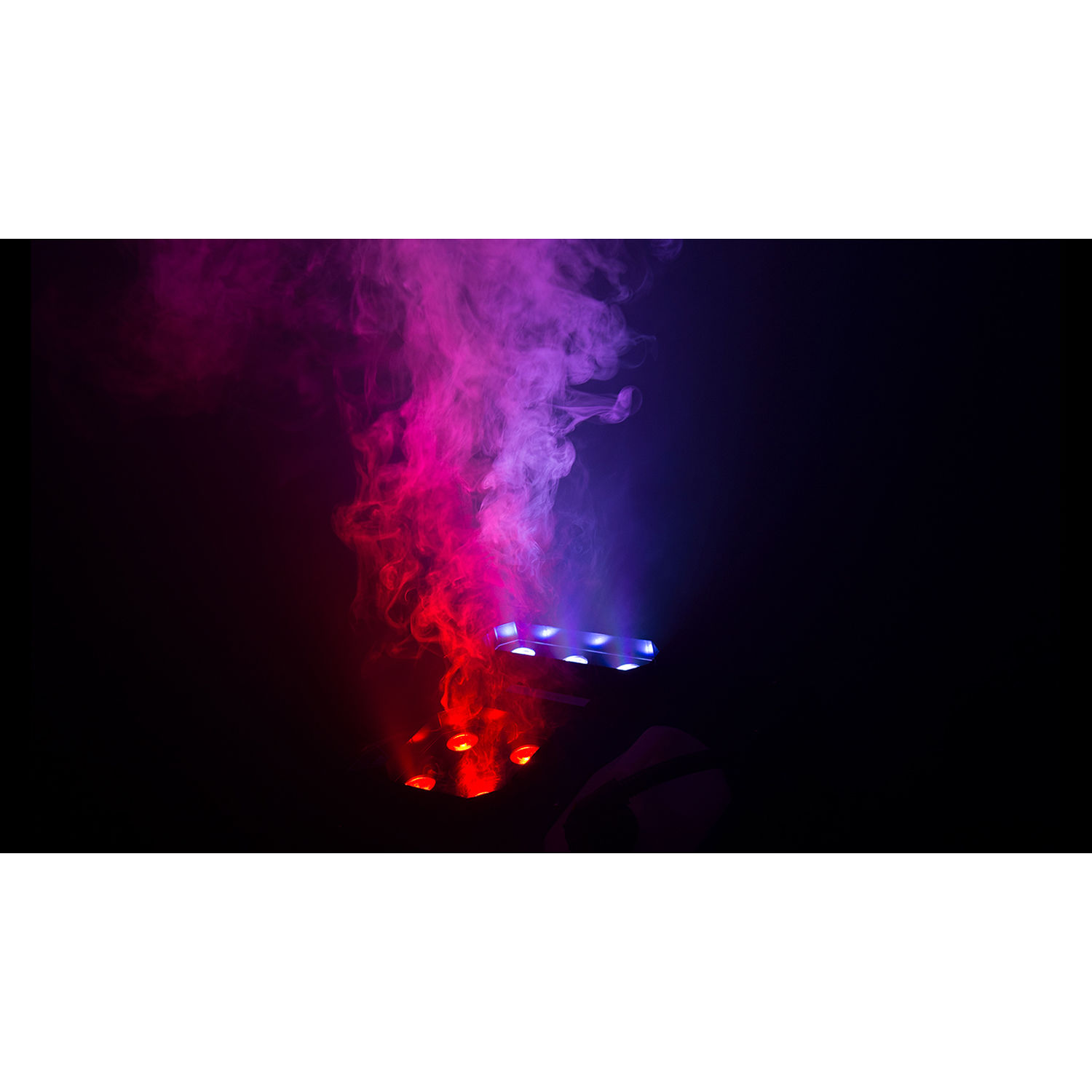 Máquina de Humo con Efecto Pirotécnico Led Rgba+Uv Chauvet Dj Geyser P7