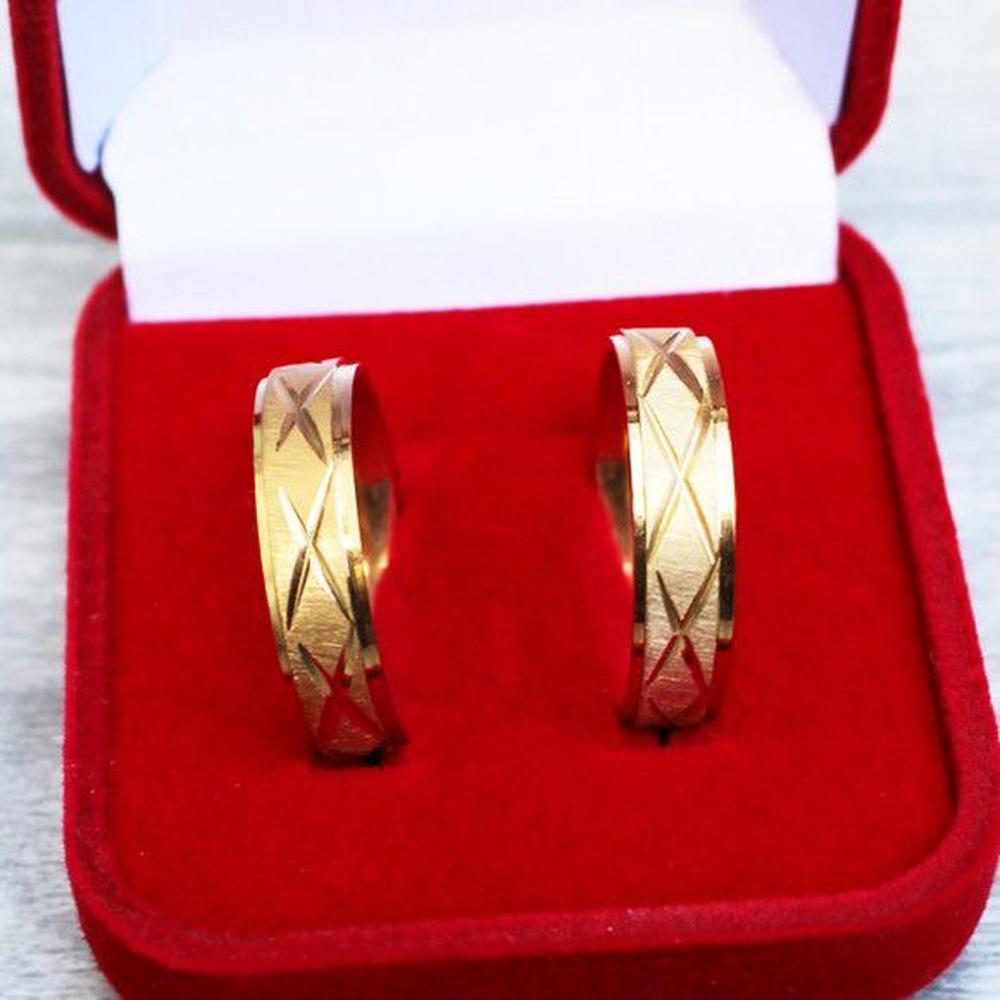 Anillo de Matrimonio Alianza Líneas Cruzadas Hombre Bañado Oro Genieka