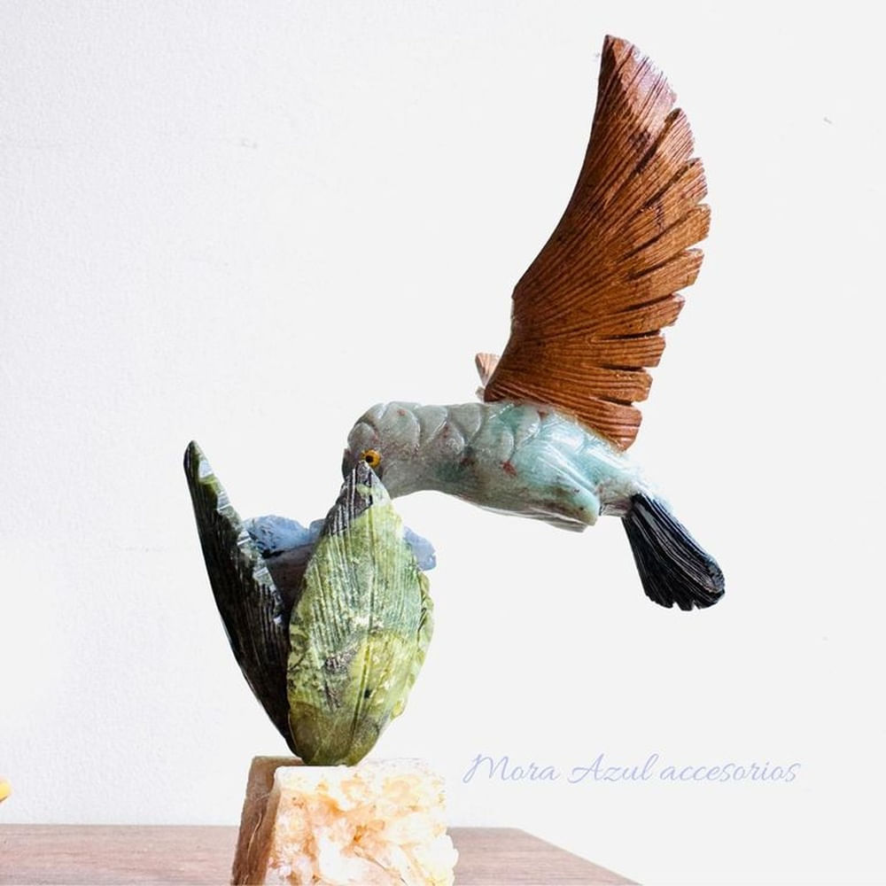 Colibrí de cuarzo y piedras - J Mora azul