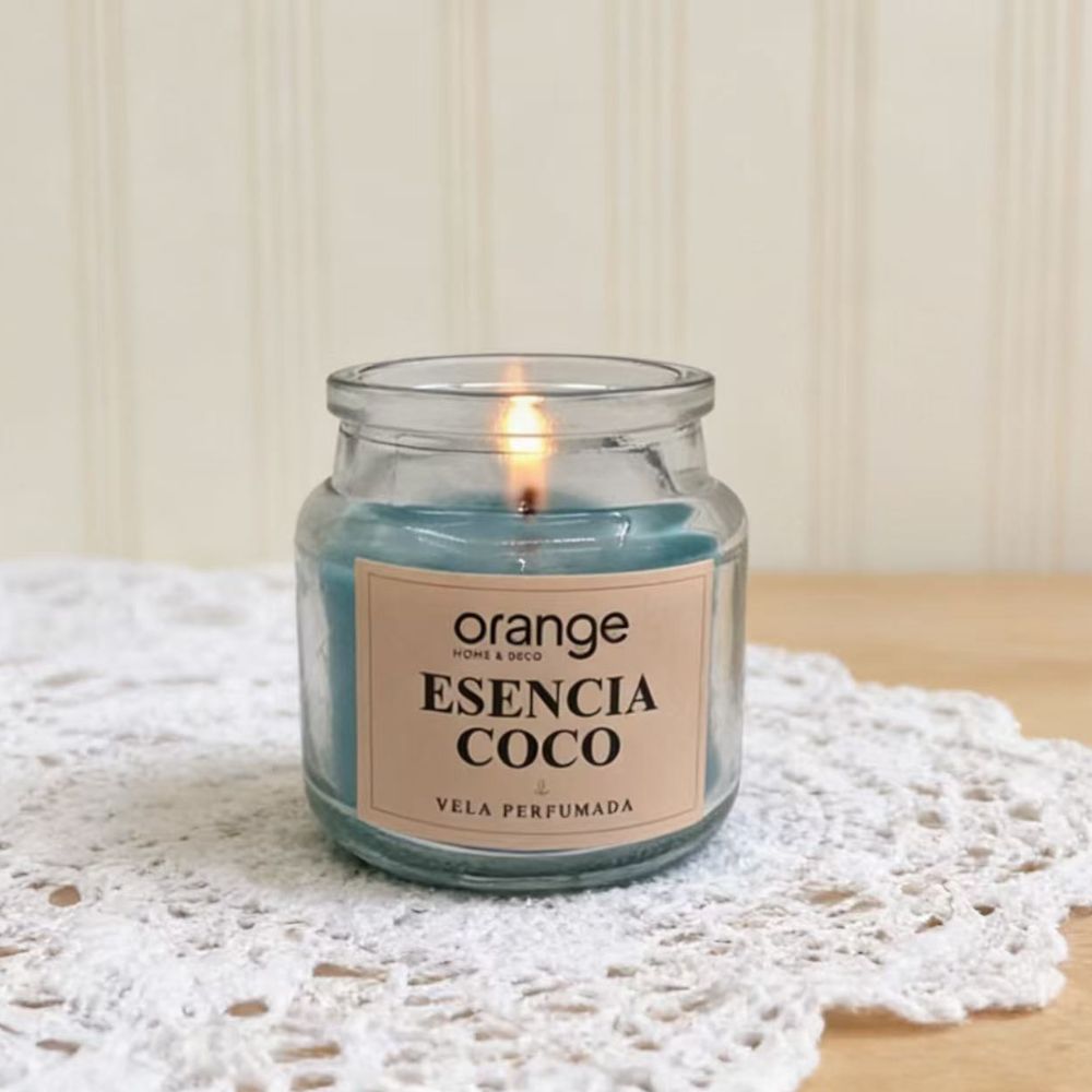 Vela Perfumada de Cera Orange Jomy 65G con Tapa Coco Vela Perfumada de Cera Orange Jomy 65G con Tapa Coco