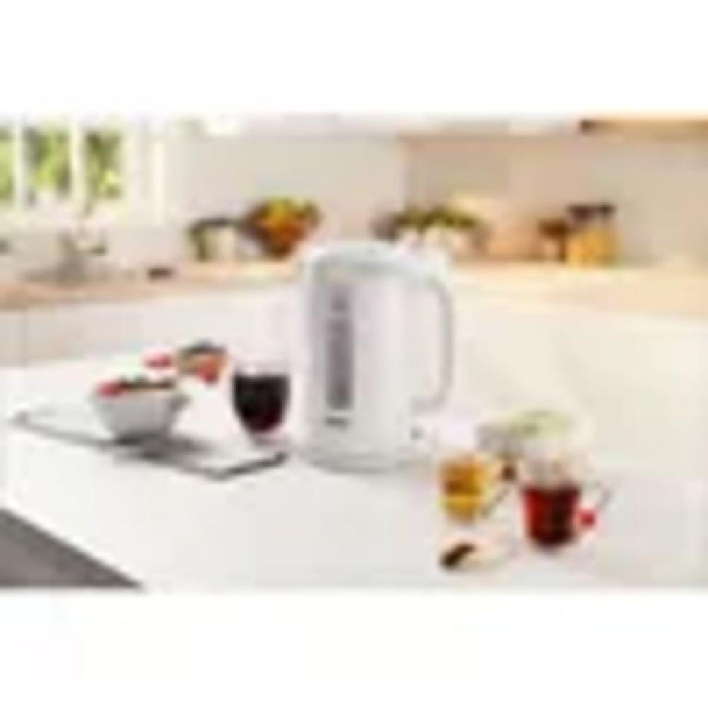 Hervidor plástico Oster de 3.5 litros en color blanco BVSTKT35W