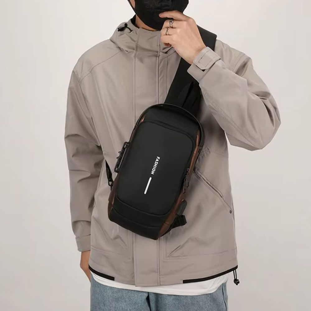 Bolso Small Bandolera Cruzado Impermeable USB y Antirrobo para Hombre