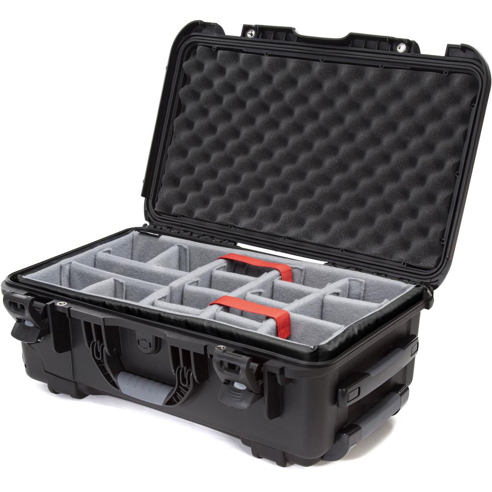 Nanuk 935 Estuche Duro con Ruedas y Divisores Acolchados - Negro, 28.5L, Impermeable, Resi