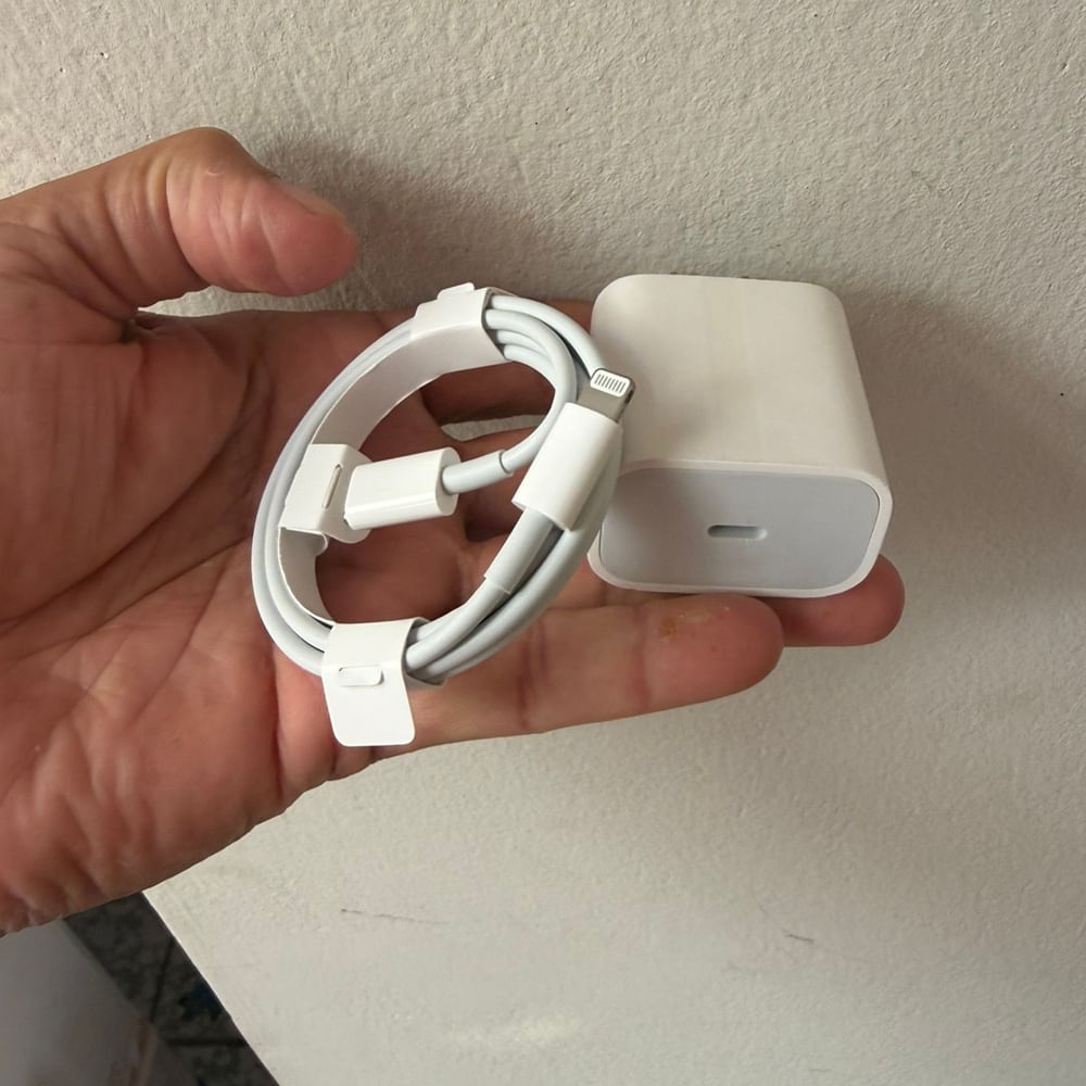COMBO CARGADOR APPLE 20W y CABLE APPLEC - LIGHTNING. ORIGINALES. VIENEN SUELTOS