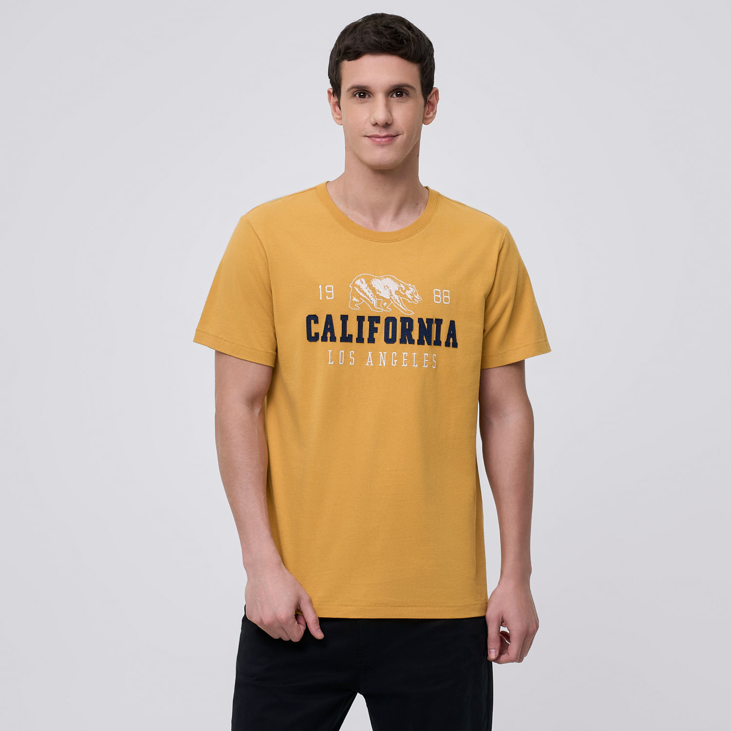 Polo Hombre Parche Bordado Amc Mostaza Talla S