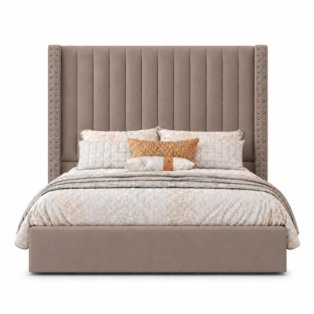 Cama Tapizada Listón con Tachuelas LeMueble Camel Queen