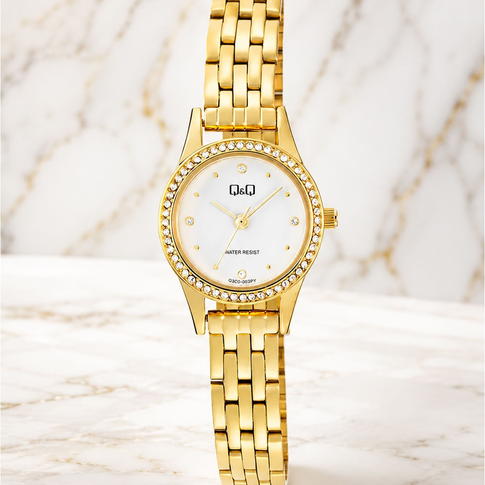 Reloj QyQ para Mujer Modelo Q30C-003PY Dorado con Detalles Brillantes Elegante Ideal para Regalo