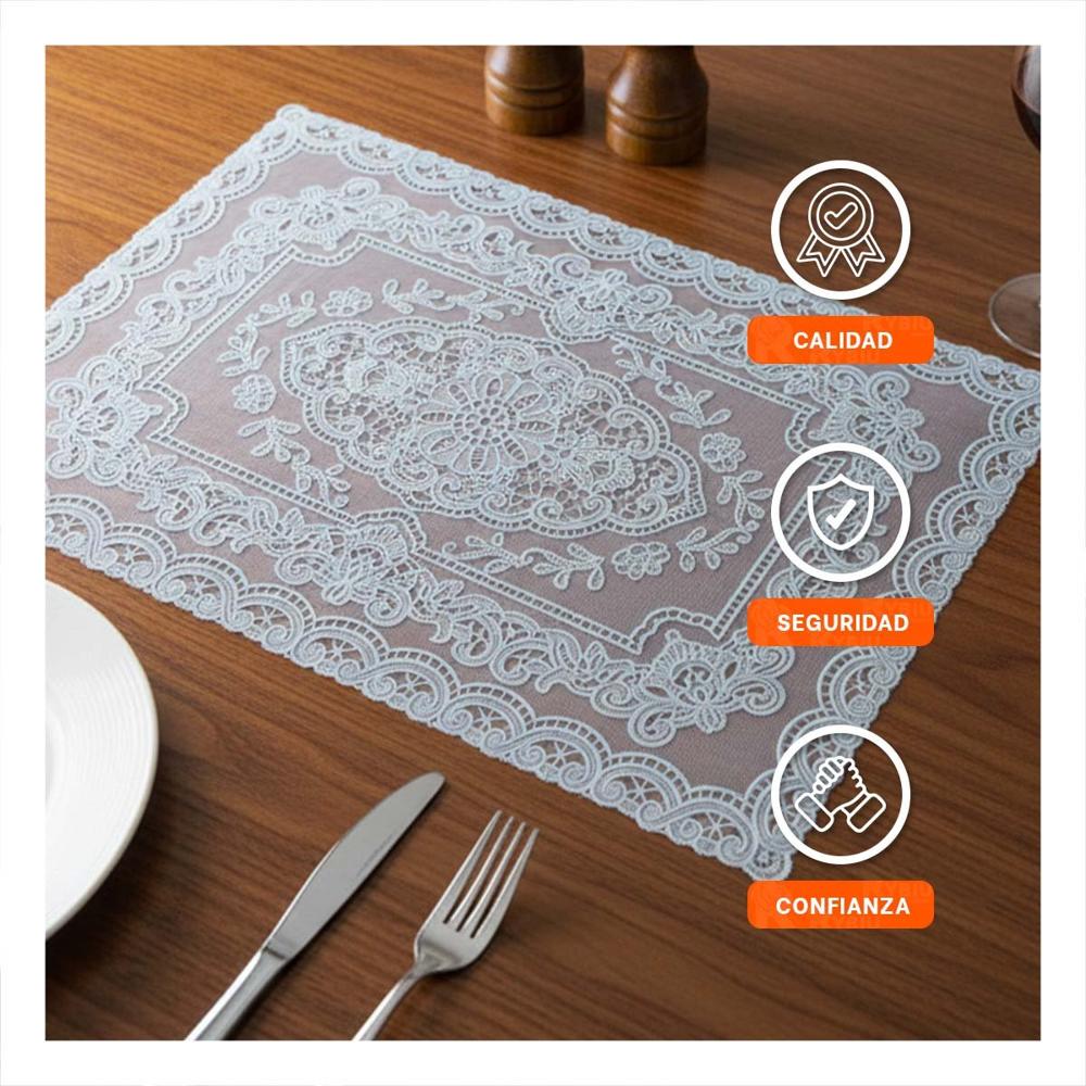 Individual Rectangular Plateado con Encaje Floral y Ramas Decorativas para Mesa