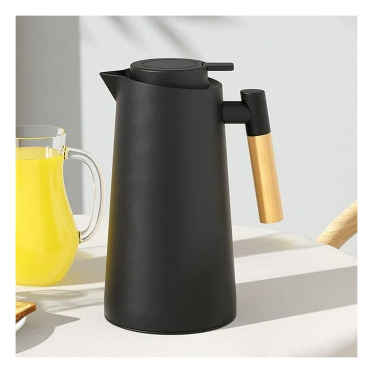 Jarra Termo 1L Color Negro Con Mango de Madera Para Hogar y Cocina