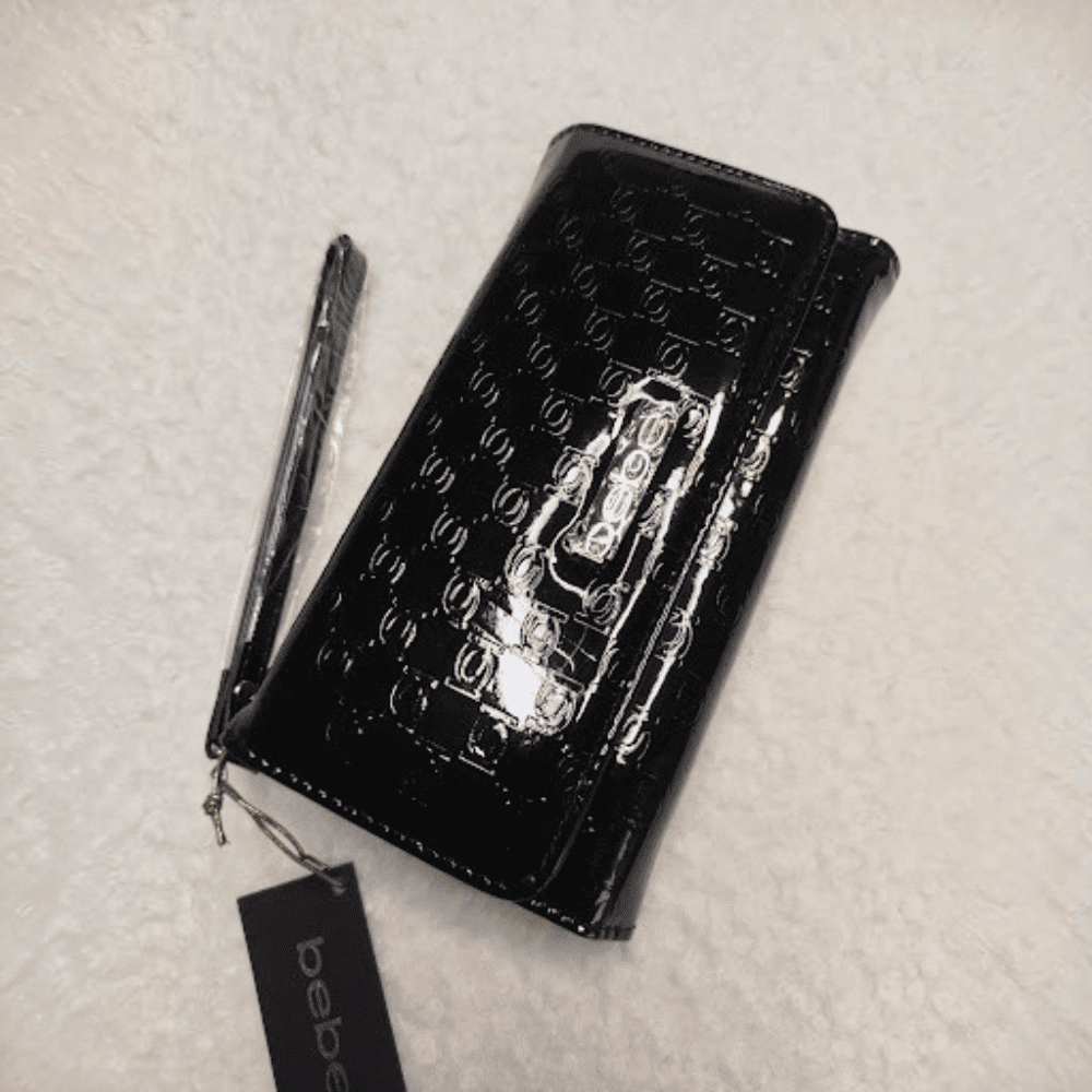 Billetera de Tres Pliegues para Dama Bebe Ravena de Charol Negro