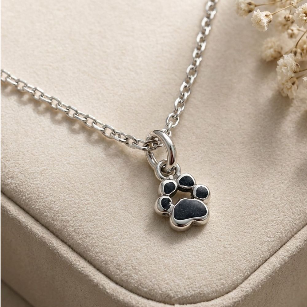 Collar con dije de huella de perrito Isamar en plata 925