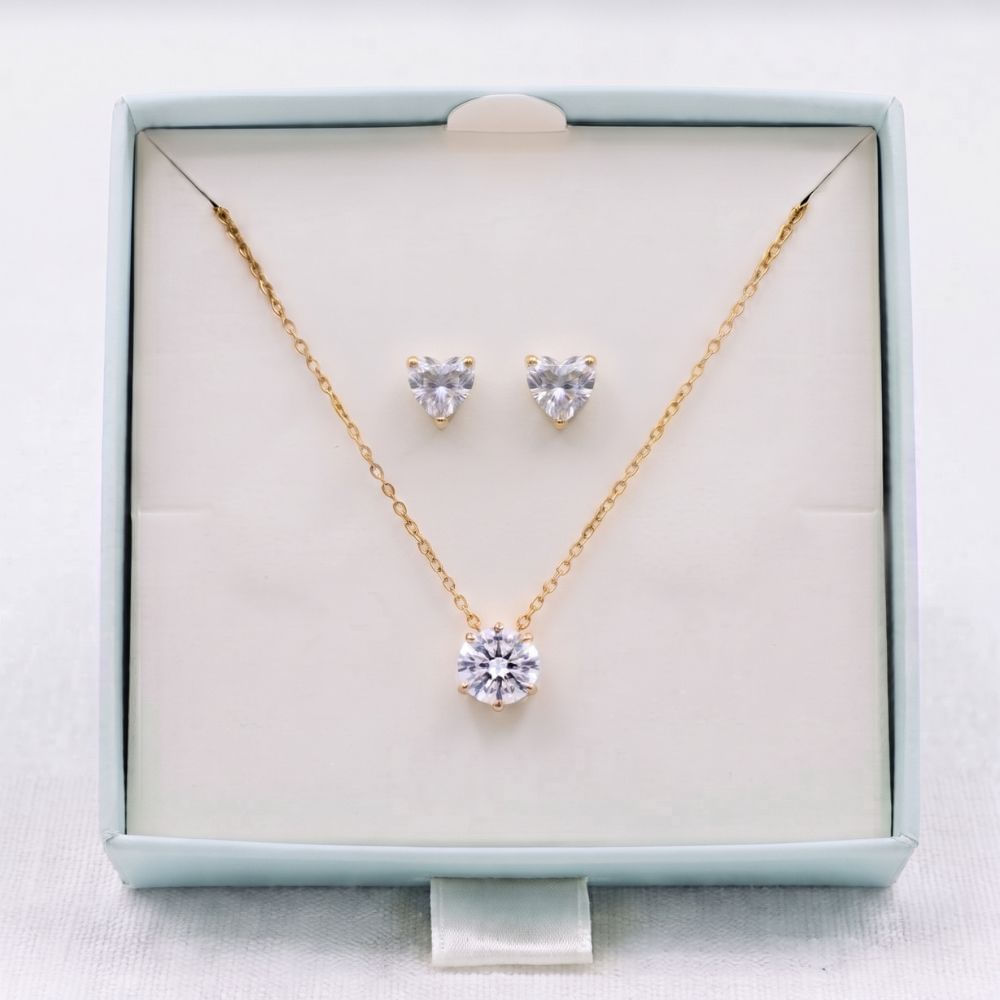 Pack de Collar y Aretes de Corazón de Circón