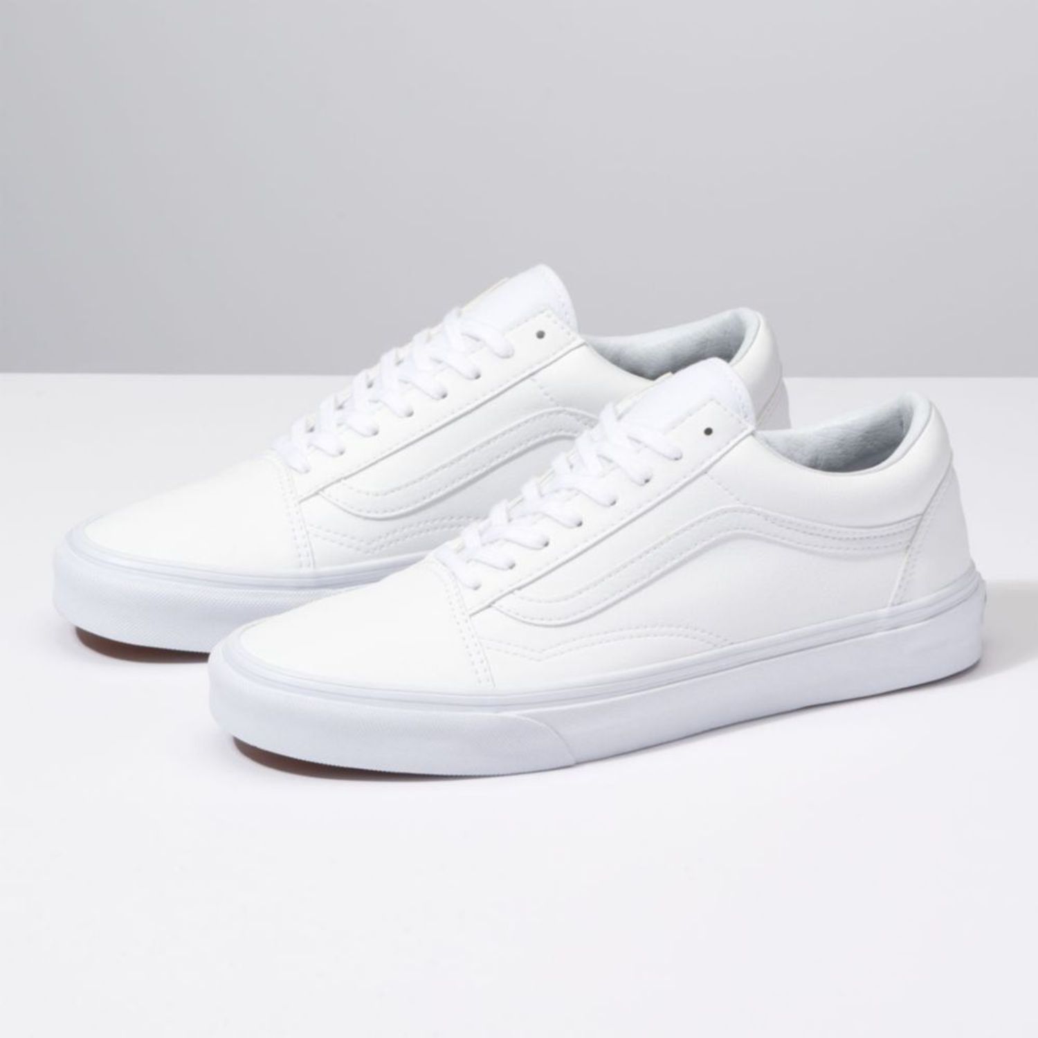 vans blancos puestos