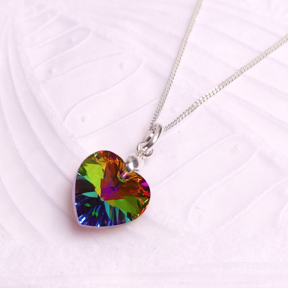 Collar de Plata con Dije Cristal Corazón Verde Tornasol