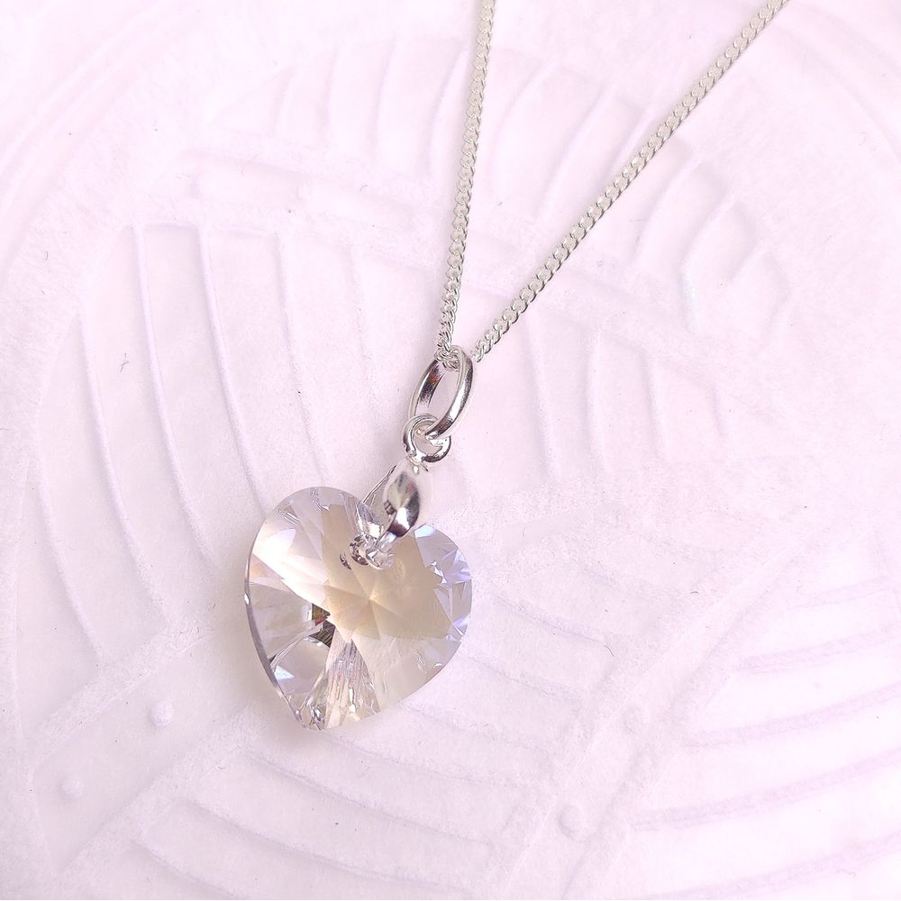 Collar de Plata con Dije Cristal Corazón Blanco