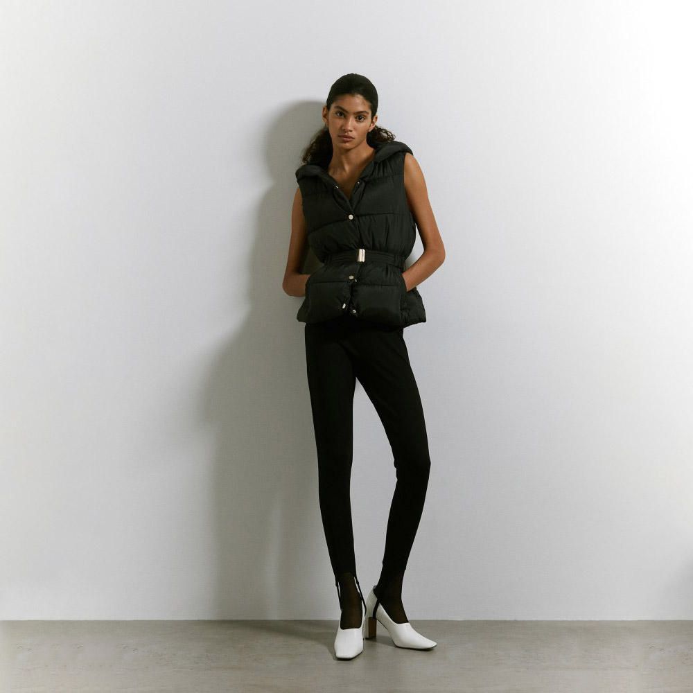 Chaleco Sfera Mujer Corto Capucha Black | Oechsle.pe - Oechsle