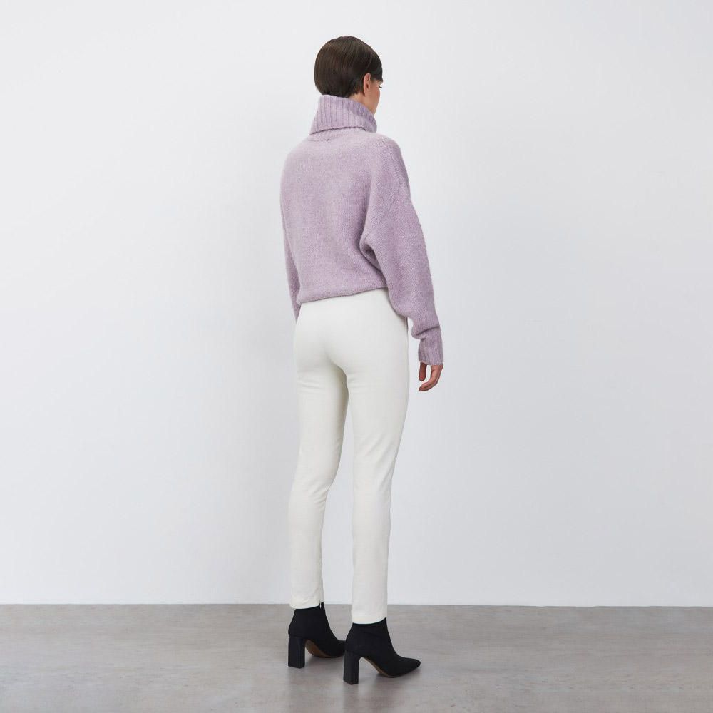 Pantalón acampanado en micropana color crudo — Lour